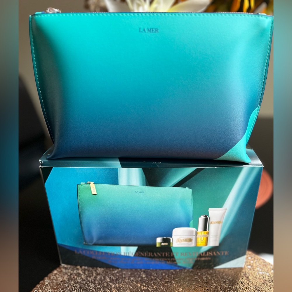 La Mer cosmetic bag and box.